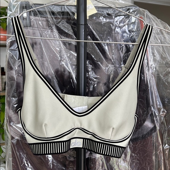 ALO Yoga Other - ALO Sports Bra. Size XS. Excellent Condition.